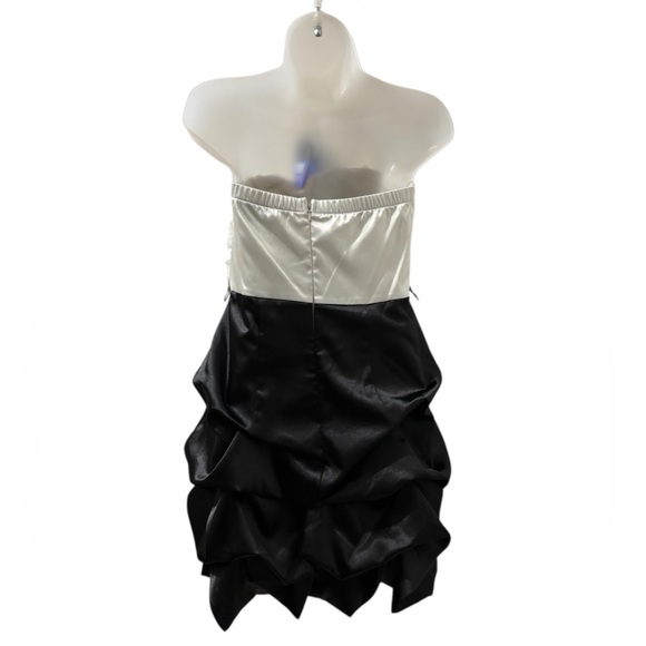 My Michelle strapless, black and white formal dress size 13/14 - Picture 4 of 6